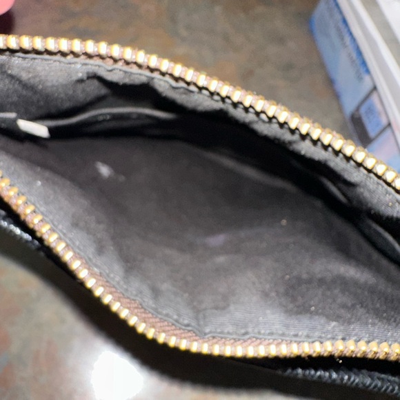 Coach cross body bag used for almost a year in good conditions - Picture 4 of 5